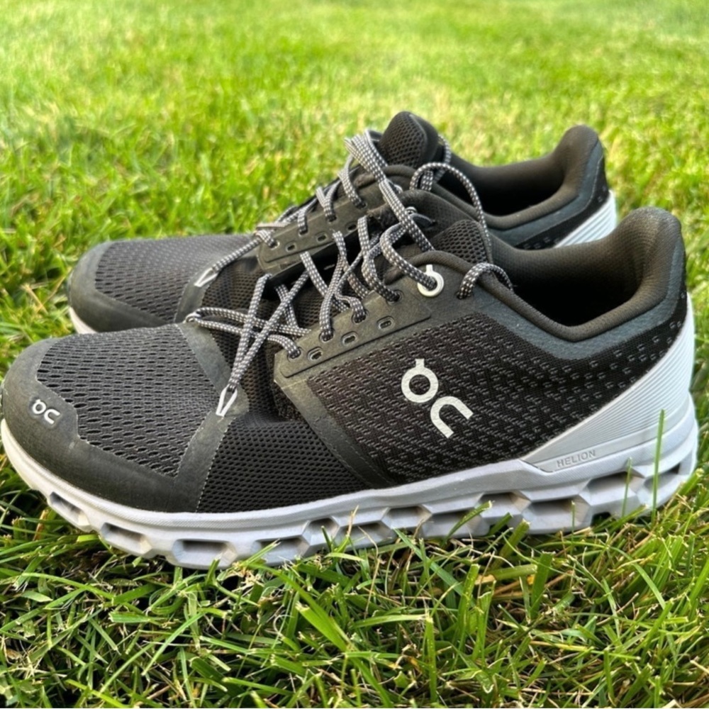 On Cloud Cloudstratus Running
Shoe- Women's Size 10 BLACK AND LILAC